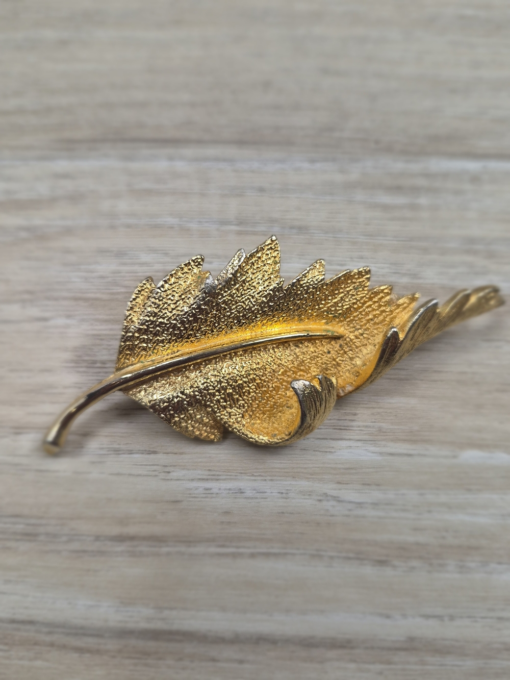 ​Vintage‎ CORO Signed Gold Tone Oak Leaf Brooch Pin Textured Mid-Century